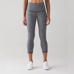 Lululemon Wunder Under Crop (Hi-Rise) (21")
Heathered Black Size‎ 6